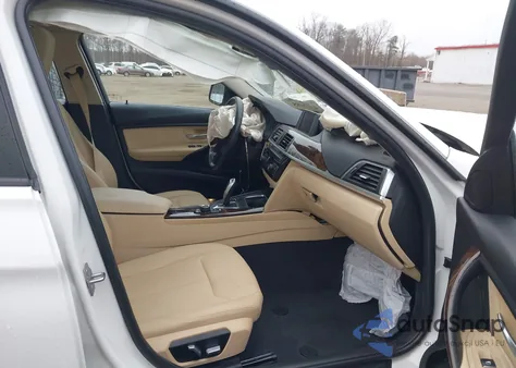 2017 BMW 320 Xi z USA, uszkodzony, nr VIN WBA8E5G5XHNU22436